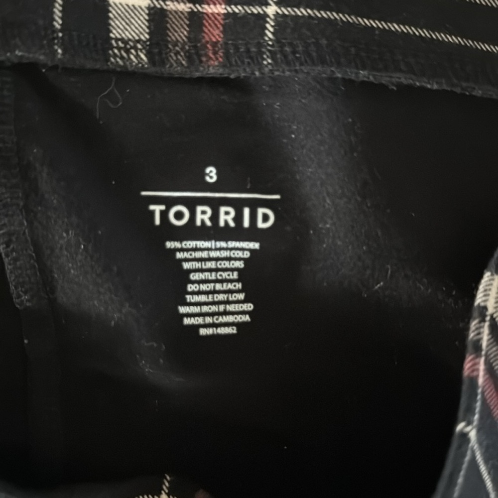 Torrid Black and Red Plaid Pants SZ 3X. Bundle 2 or more Torrid leggings $10 ea - Picture 2 of 2